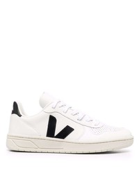 Baskets basses en cuir blanches et noires Veja