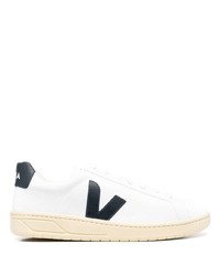 Baskets basses en cuir blanches et noires Veja