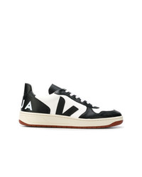 Baskets basses en cuir blanches et noires Veja