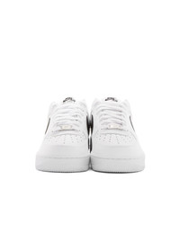 Baskets basses en cuir blanches et noires Nike