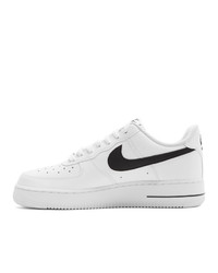 Baskets basses en cuir blanches et noires Nike