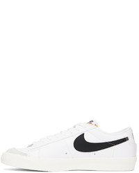 Baskets basses en cuir blanches et noires Nike