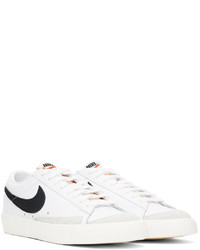 Baskets basses en cuir blanches et noires Nike