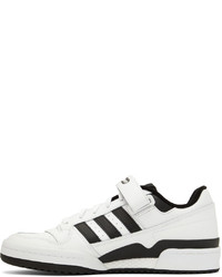 Baskets basses en cuir blanches et noires adidas Originals