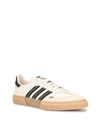 Baskets basses en cuir blanches et noires adidas