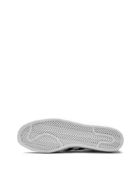 Baskets basses en cuir blanches et noires adidas