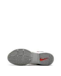 Baskets basses en cuir blanches et noires Nike