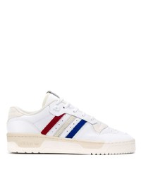 Baskets basses en cuir blanches adidas