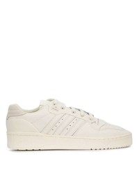 Baskets basses en cuir blanches adidas