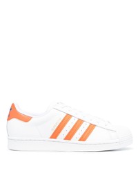 Baskets basses en cuir blanches adidas