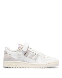 Baskets basses en cuir blanches adidas