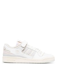 Baskets basses en cuir blanches adidas