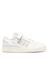 Baskets basses en cuir blanches adidas