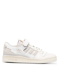 Baskets basses en cuir blanches adidas