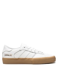 Baskets basses en cuir blanches adidas