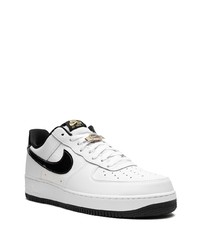 Baskets basses en cuir blanches Nike