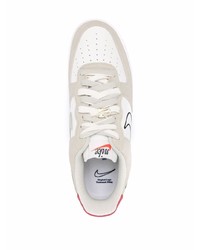 Baskets basses en cuir blanches Nike