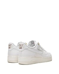 Baskets basses en cuir blanches Nike