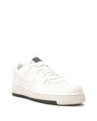 Baskets basses en cuir blanches Nike