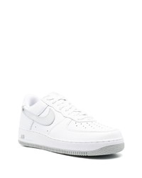 Baskets basses en cuir blanches Nike