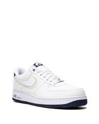 Baskets basses en cuir blanches Nike