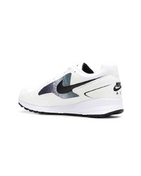 Baskets basses en cuir blanches Nike