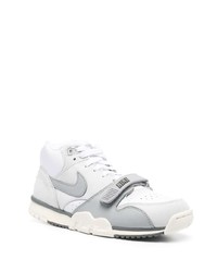 Baskets basses en cuir blanches Nike