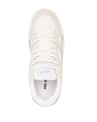 Baskets basses en cuir blanches Axel Arigato