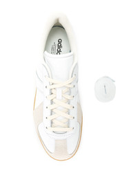 Baskets basses en cuir blanches adidas