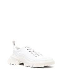 Baskets basses en cuir blanches McQ