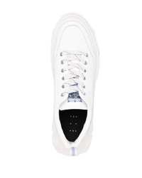 Baskets basses en cuir blanches McQ