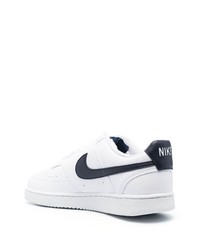 Baskets basses en cuir blanches Nike