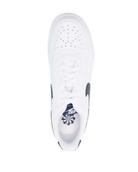 Baskets basses en cuir blanches Nike