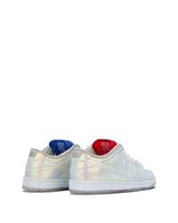 Baskets basses en cuir blanches Nike