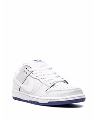 Baskets basses en cuir blanches Nike