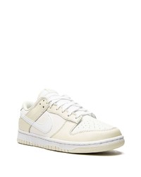 Baskets basses en cuir blanches Nike