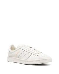 Baskets basses en cuir blanches adidas