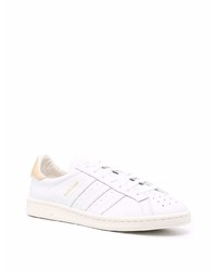 Baskets basses en cuir blanches adidas