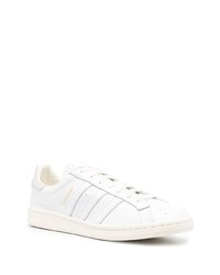 Baskets basses en cuir blanches adidas