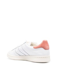 Baskets basses en cuir blanches adidas