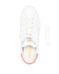 Baskets basses en cuir blanches adidas