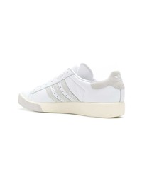 Baskets basses en cuir blanches adidas