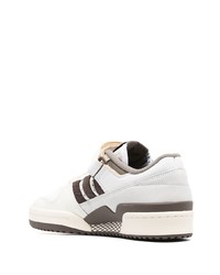 Baskets basses en cuir blanches adidas