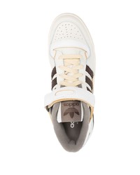 Baskets basses en cuir blanches adidas