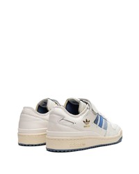 Baskets basses en cuir blanches adidas