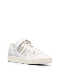 Baskets basses en cuir blanches adidas