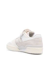 Baskets basses en cuir blanches adidas