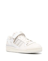 Baskets basses en cuir blanches adidas