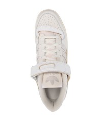 Baskets basses en cuir blanches adidas