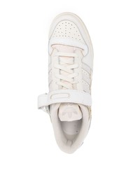 Baskets basses en cuir blanches adidas